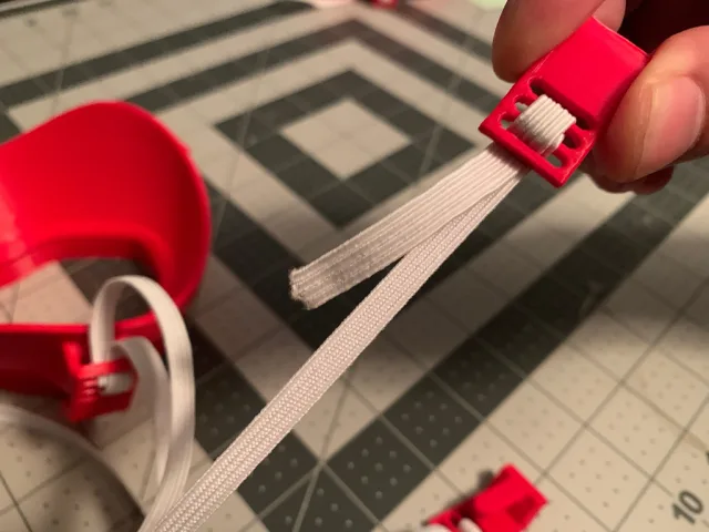 Improved Elastic Attachment_Remix to hold 1/4"-1/2" elastic – Kostenloses 3D-Modell STL