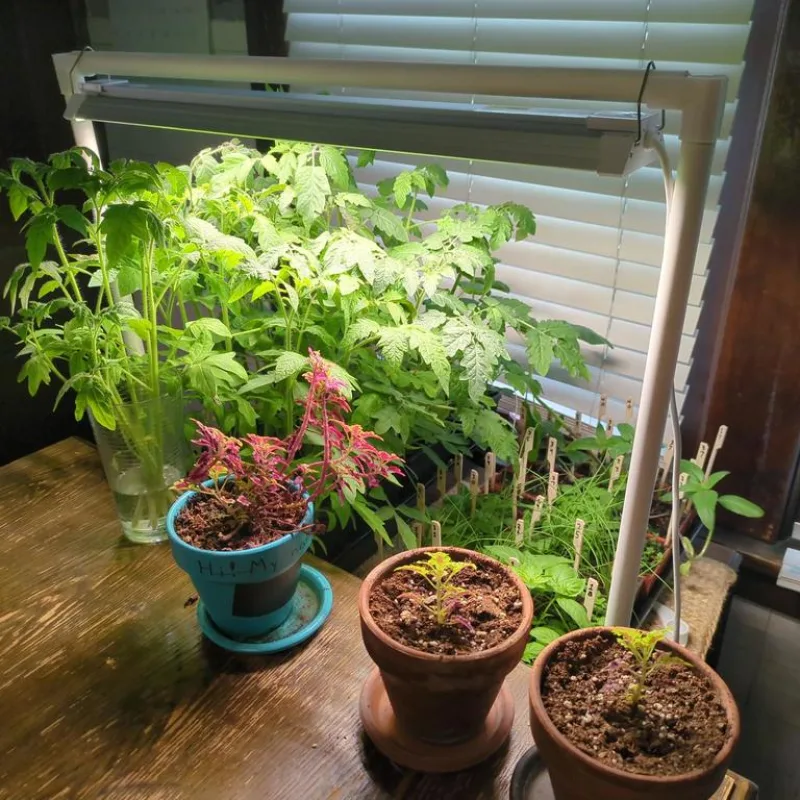 Adjustable Height Grow Light Stand – 3D-Druckmodell von Thingiverse