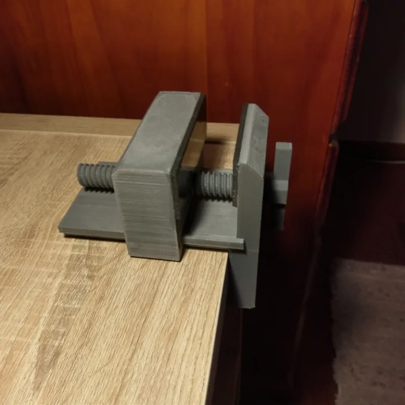 Desk or bench Vice – 3D printable model from Thingiverse
