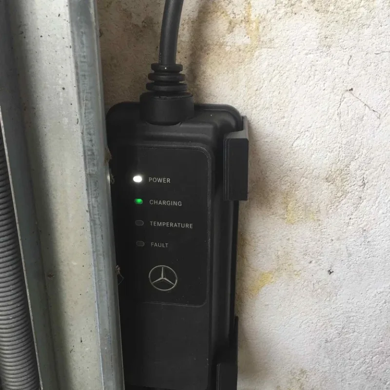 Delphi IC-CPD charger brackets – 3D printable model from Thingiverse